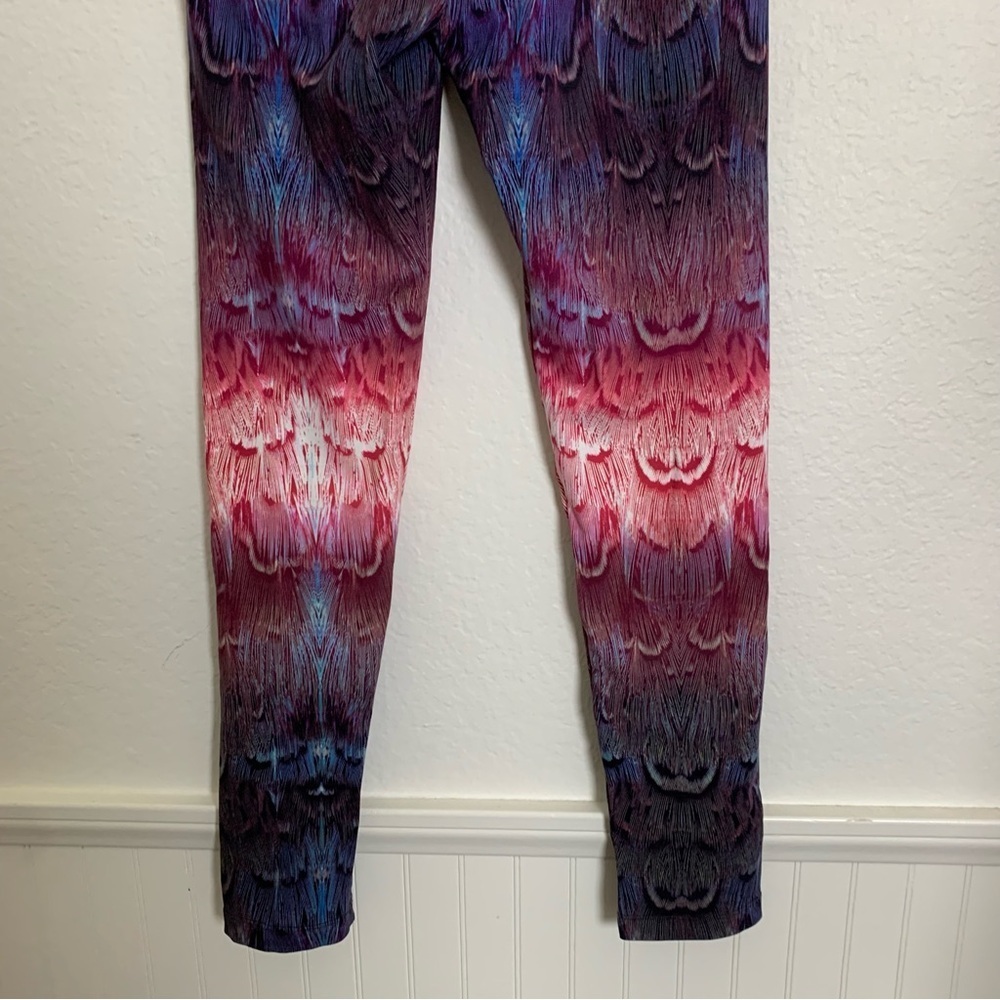 Barrel for Nadia Peacock Feather Yoga Leggings Size Small - Picture 7 of 16